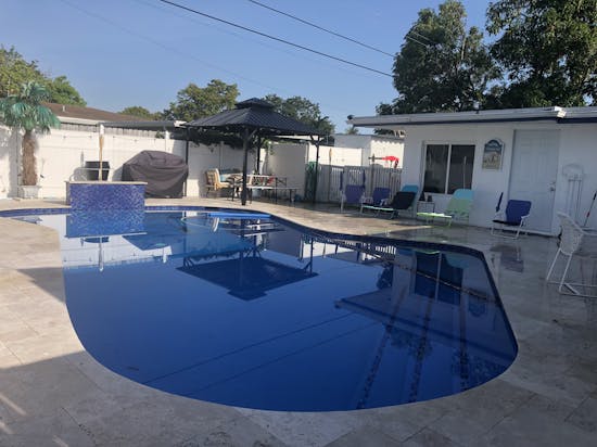 مسابح تجارية لأماكن عملك